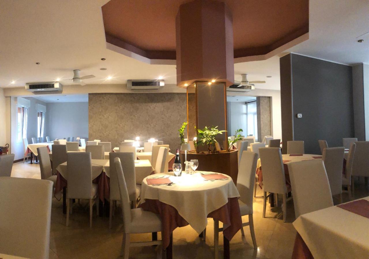Hotel D'Annunzio 리도 디 예솔로 외부 사진