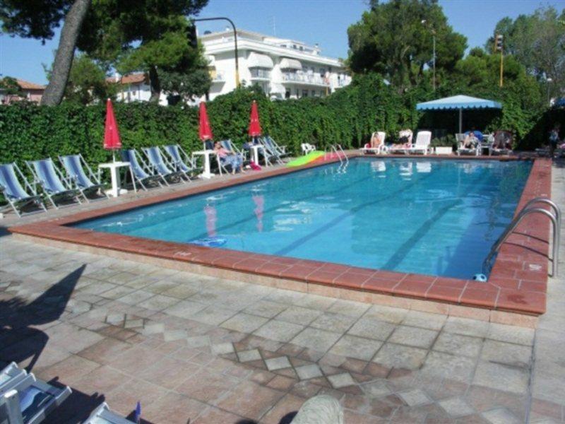 Hotel D'Annunzio 리도 디 예솔로 외부 사진